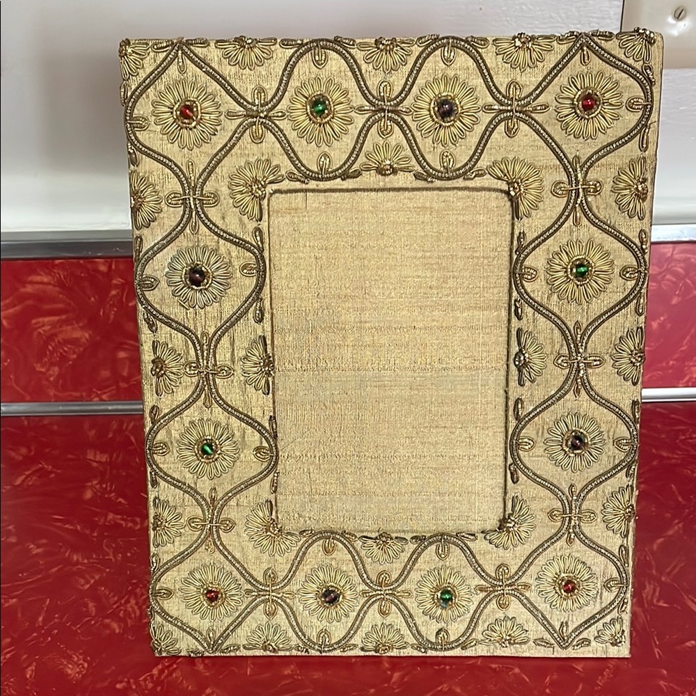ELEGANT GOLD EMBROIDERED PHOTO FRAME